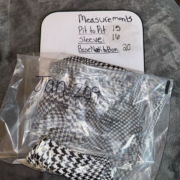 Urban Outfitters Women's XS Black Satin Collared Short Sleeve Blouse‎ - Picture 7 of 7